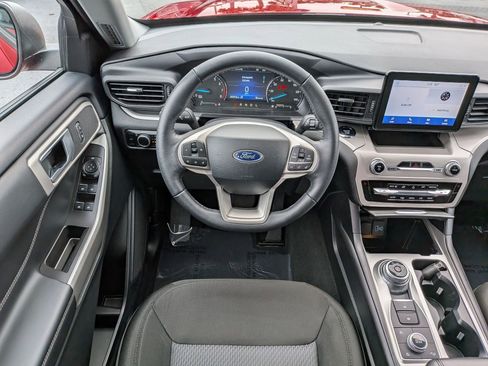 Used 2023 Ford Explorer XLT image 20