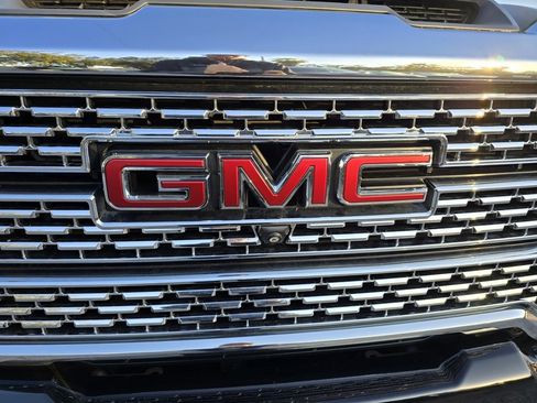 Used 2020 GMC Sierra 2500 Denali w/ Technology Package image 11