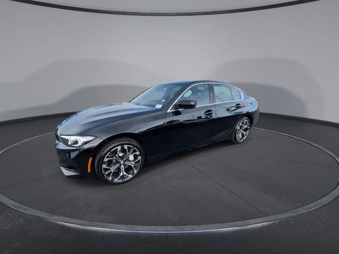 Used 2025 BMW 330i Sedan w/ Convenience Package RWD image 4
