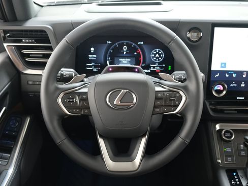 Used 2026 Lexus GX 550 w/ Accessory Package (2T) AWD/4WD image 12