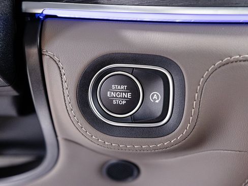 Used 2025 Mercedes-Benz GLS 580 4MATIC image 17