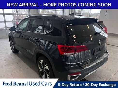 Used 2023 Volkswagen Taos SE image 3