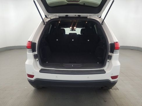 Used 2020 Jeep Grand Cherokee Laredo AWD/4WD image 29
