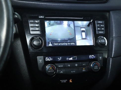 Used 2017 Nissan Rogue SV w/ SV Premium Package AWD/4WD image 30