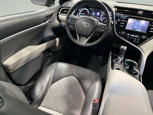 Used 2018 Toyota Camry XLE FWD image 28