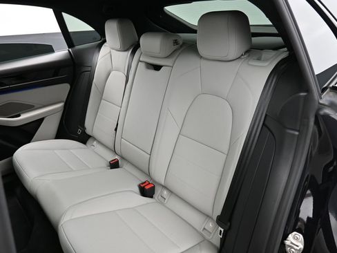 Certified 2025 Porsche Macan 4S Electric image 22