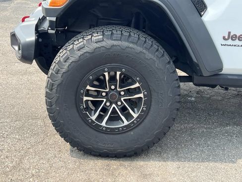 Used 2024 Jeep Wrangler Unlimited Rubicon w/ XTREMEE 35" Tire Package AWD/4WD image 10