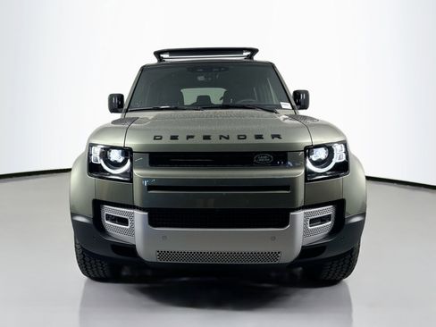 Used 2025 Land Rover Defender 110 S image 2