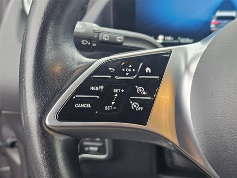 Used 2025 Mercedes-Benz GLA 250 4MATIC image 32