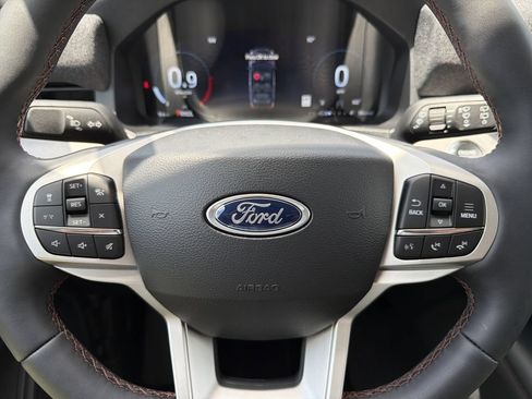New 2026 Ford Explorer Active w/ Active Comfort Package RWD image 32