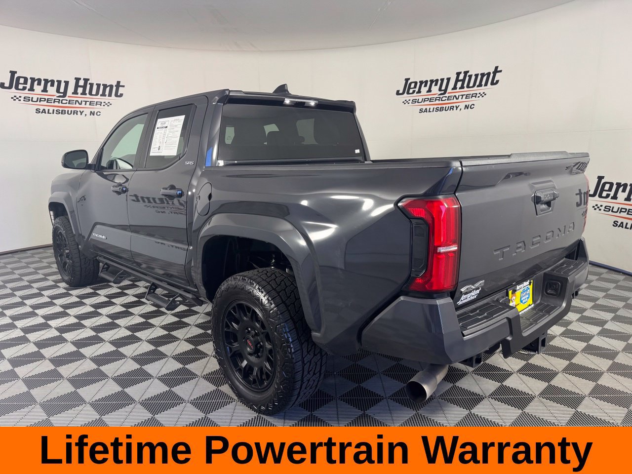 Used 2026 Toyota Tacoma SR5 AWD/4WD image 9