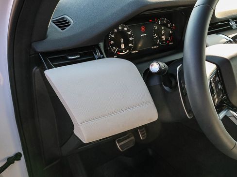 Used 2024 Land Rover Discovery Sport Dynamic SE image 26