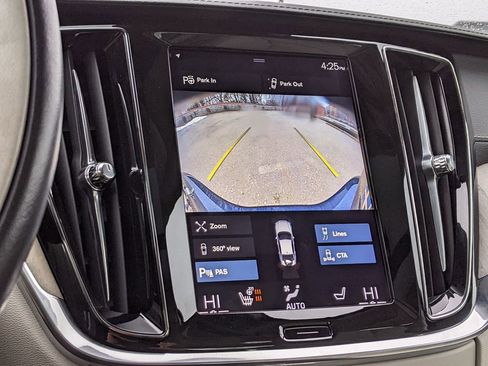 Used 2020 Volvo S60 T5 Inscription image 18