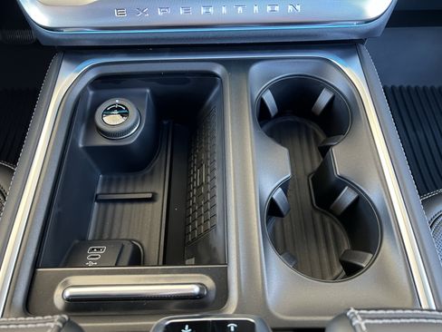 New 2025 Ford Expedition Platinum w/ Stealth Appearance Package image 37