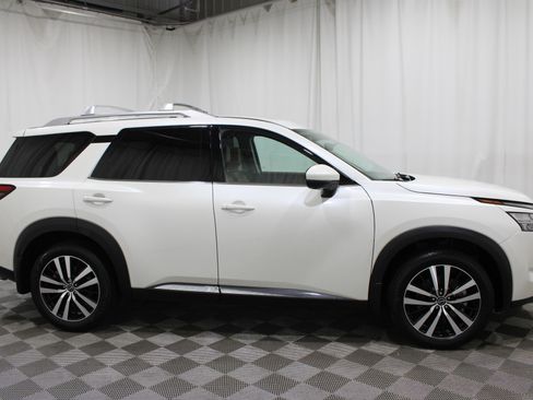 Used 2024 Nissan Pathfinder Platinum AWD/4WD image 32