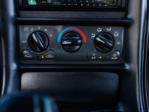 Used 2000 Chevrolet Corvette Coupe image 31