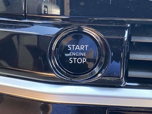 Used 2025 Nissan Pathfinder SL FWD image 24