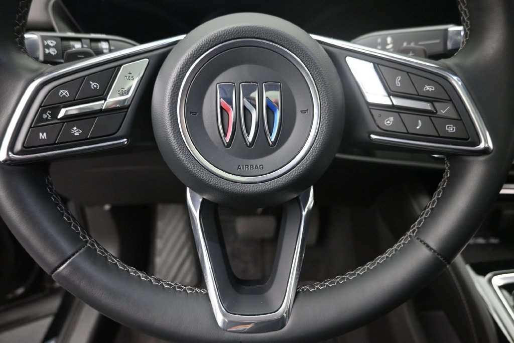 Used 2024 Buick Envision Avenir AWD/4WD image 21