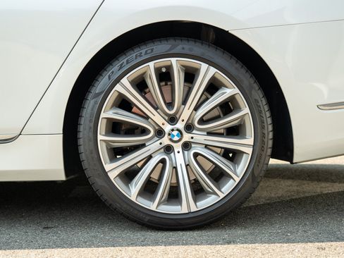 Used 2022 BMW 750i xDrive w/ Executive Package AWD/4WD image 29