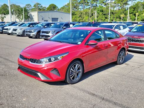 Certified 2023 Kia Forte LXS w/ LXS Technology Package FWD image 3