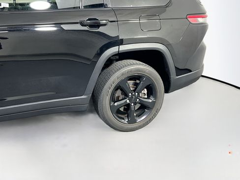 Used 2023 Jeep Grand Cherokee L Laredo AWD/4WD image 31