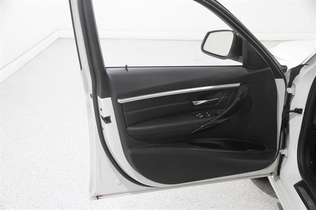 Used 2017 BMW 330i xDrive Sedan AWD/4WD image 4