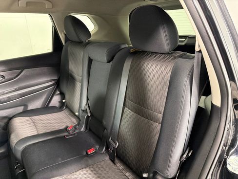 Used 2018 Nissan Rogue SV image 21