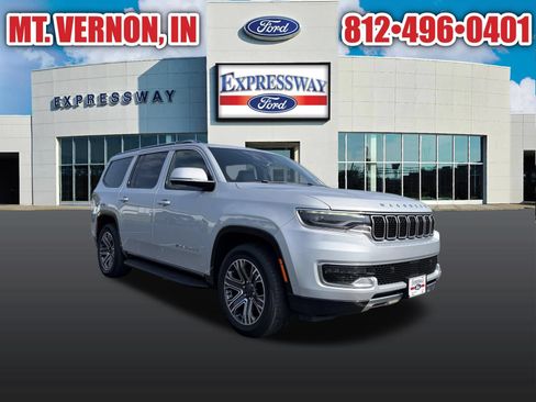 Used 2022 Jeep Wagoneer Series III AWD/4WD image 4