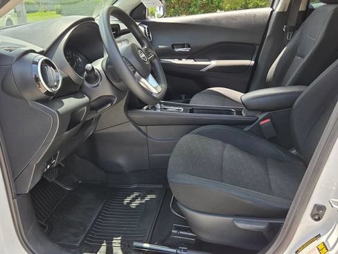Used 2024 Nissan Kicks SV FWD image 11