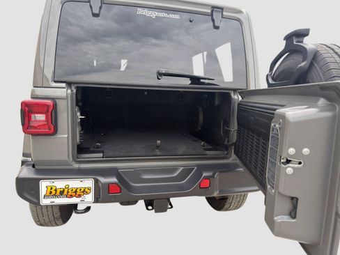 Used 2020 Jeep Wrangler Unlimited Sahara AWD/4WD image 24