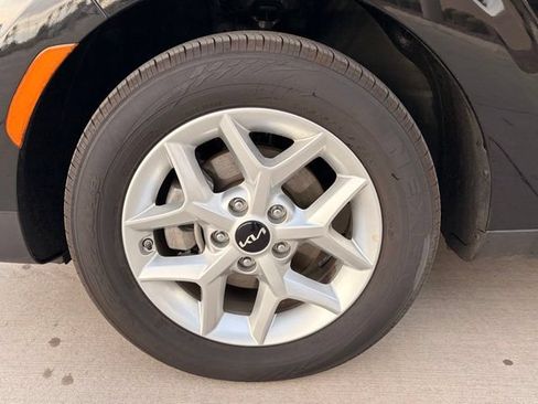 Used 2025 Kia Soul LX w/ LX Technology Package FWD image 5