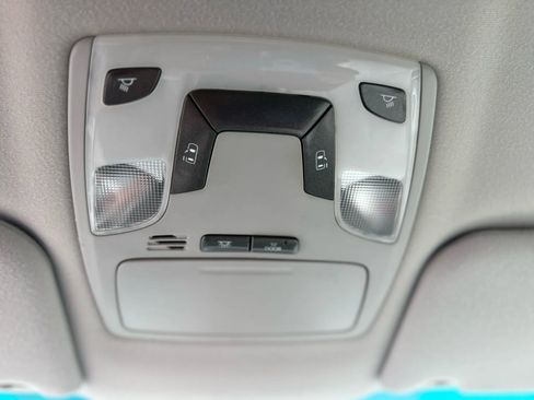 Used 2012 Toyota Sienna LE image 31