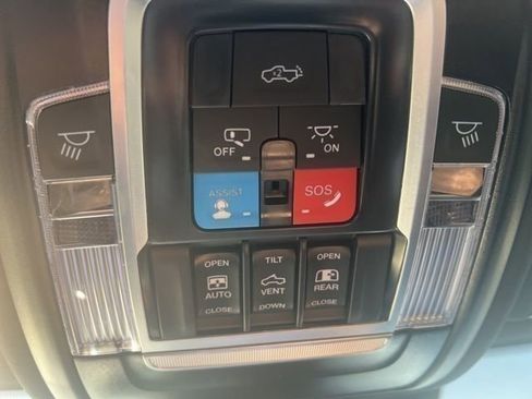 Used 2025 RAM 2500 Laramie AWD/4WD image 41