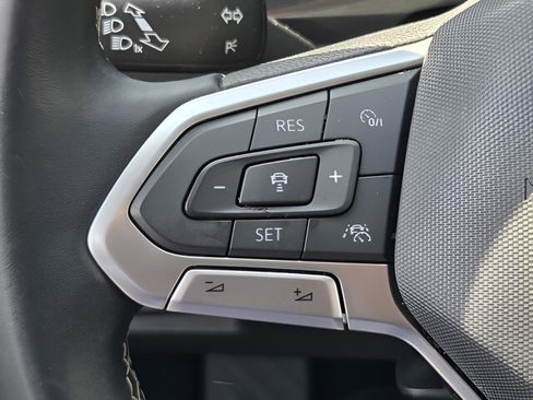 Used 2022 Volkswagen Tiguan SE image 23