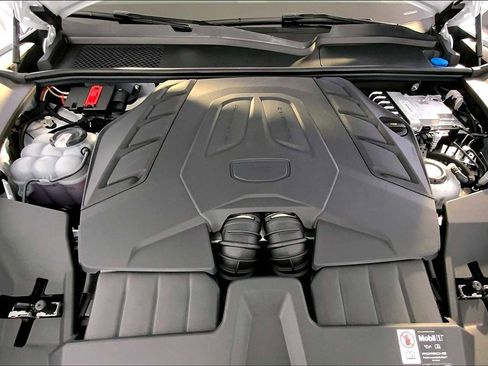 Certified 2025 Porsche Cayenne Turbo image 19