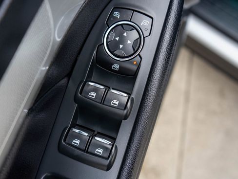 Used 2017 Ford Explorer XLT w/ Equipment Group 202A image 17