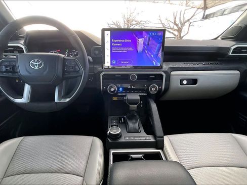 Used 2025 Toyota Tacoma Limited image 15