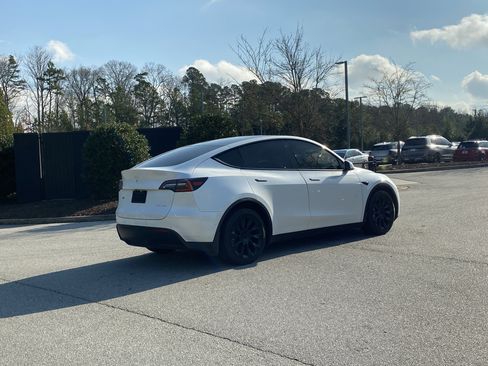 Used 2021 Tesla Model Y Long Range image 3
