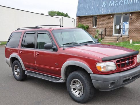 Used 2001 Ford Explorer XLS AWD/4WD image 4