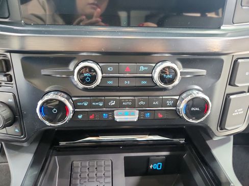 New 2026 Ford F350 Lariat w/ Black Appearance Package image 27