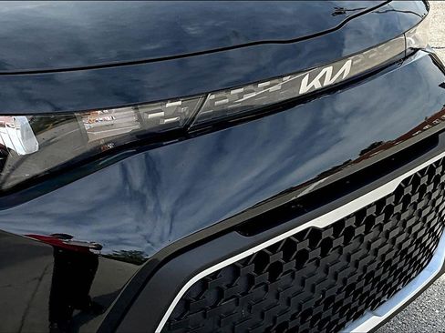 Used 2025 Kia Soul LX FWD image 31