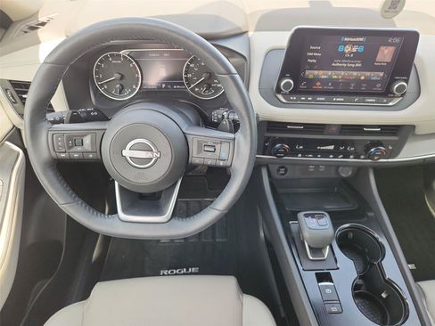 Used 2024 Nissan Rogue SV w/ SV Premium Package FWD image 11