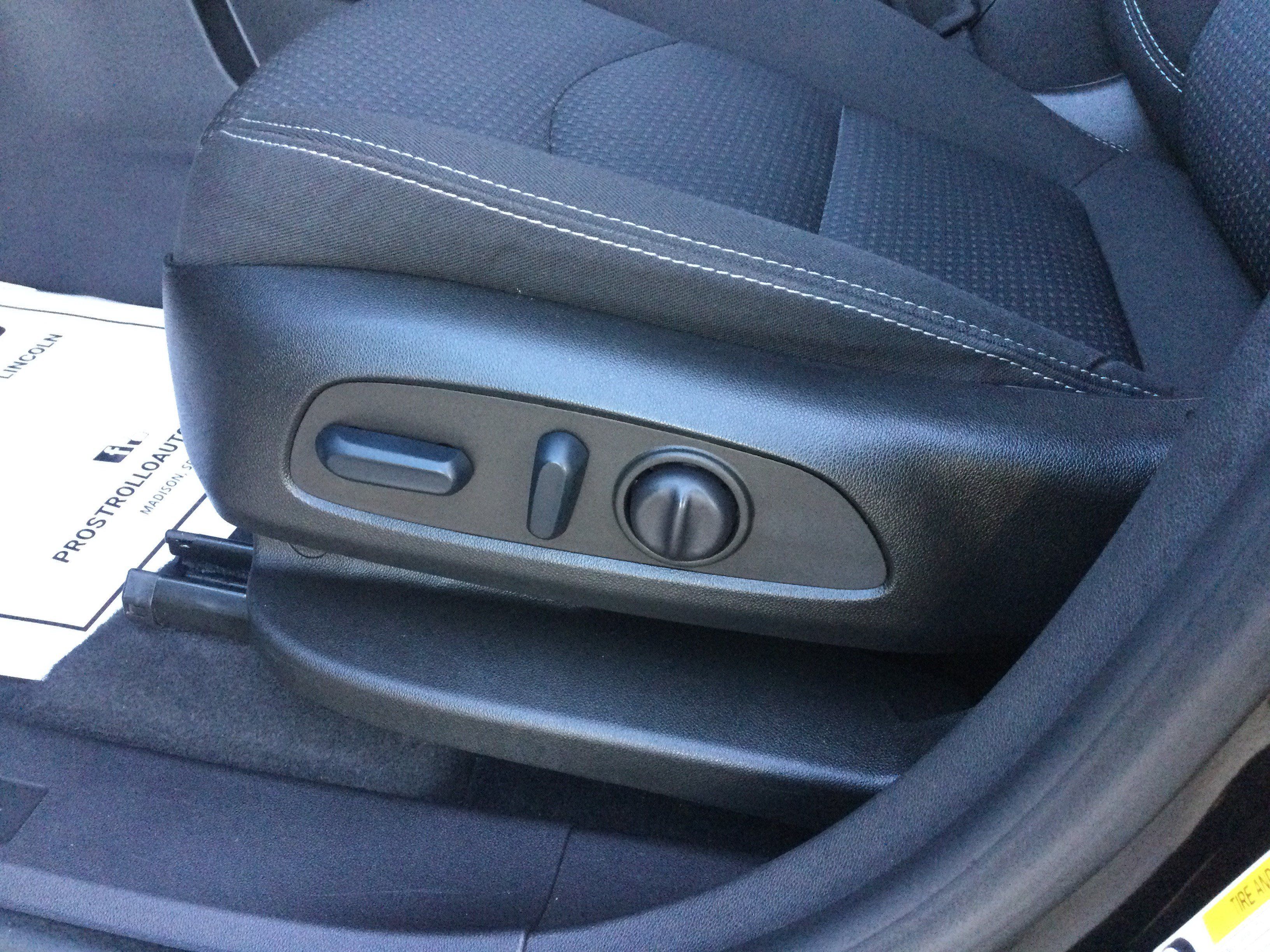 Used 2022 GMC Terrain SLE w/ Driver Convenience Package AWD/4WD image 8