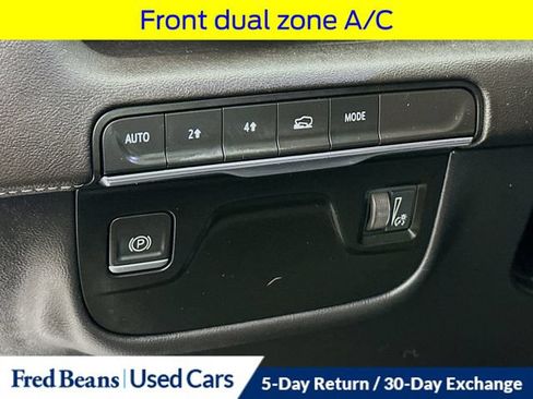 Used 2022 Cadillac Escalade ESV Premium Luxury AWD/4WD image 13