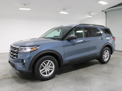 New 2026 Ford Explorer Active w/ Active Comfort Package RWD image 3