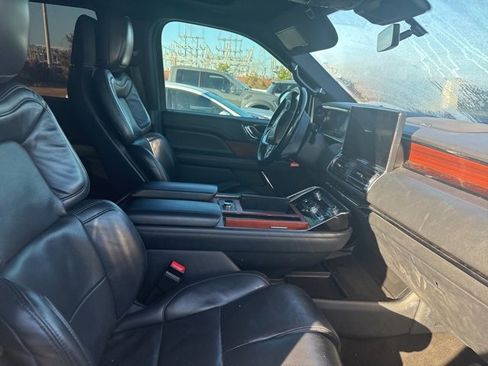 Used 2022 Lincoln Navigator L Reserve image 11