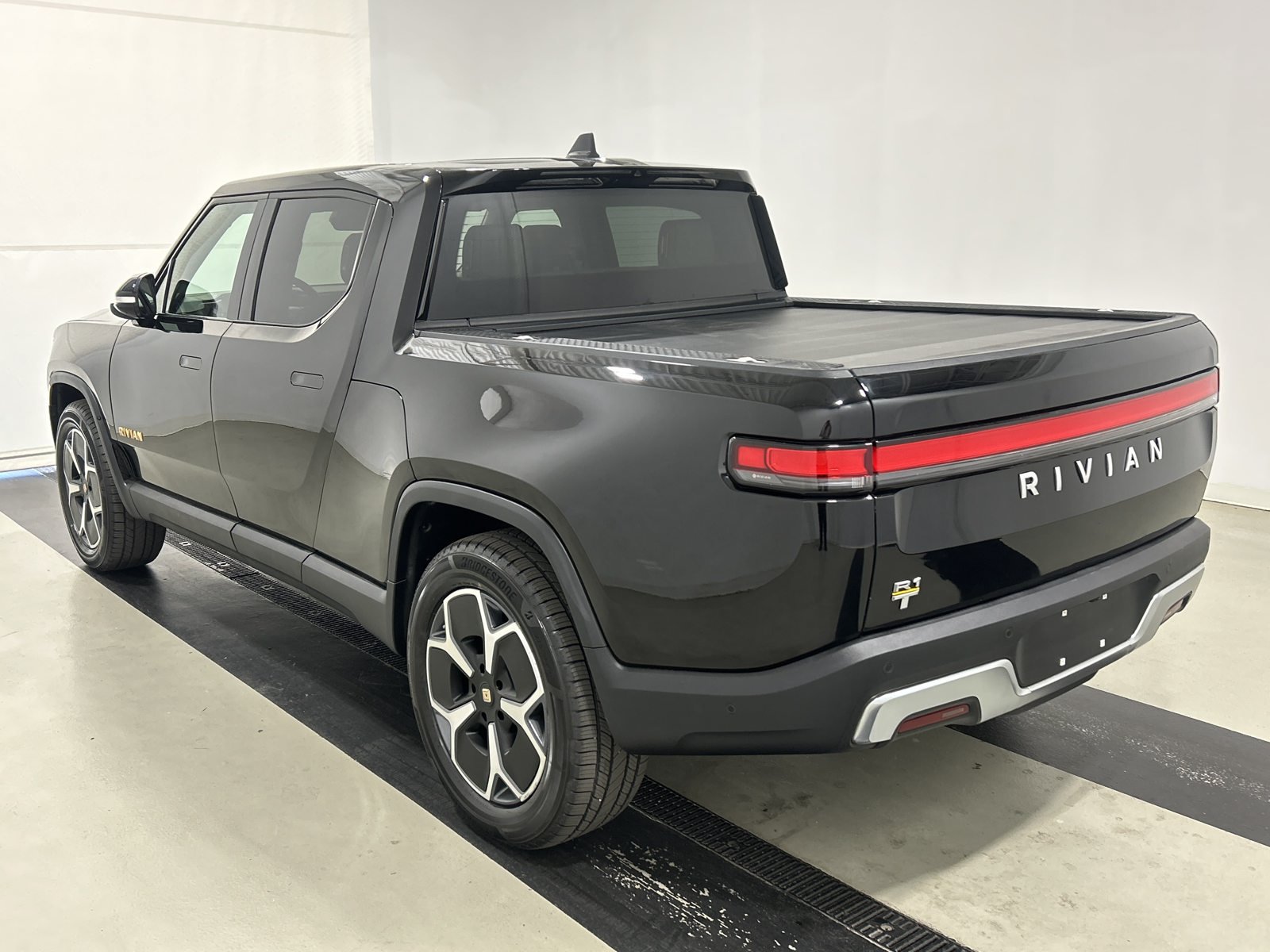 Used 2022 Rivian R1T Adventure AWD/4WD image 3