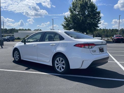 Used 2026 Toyota Corolla LE FWD image 4