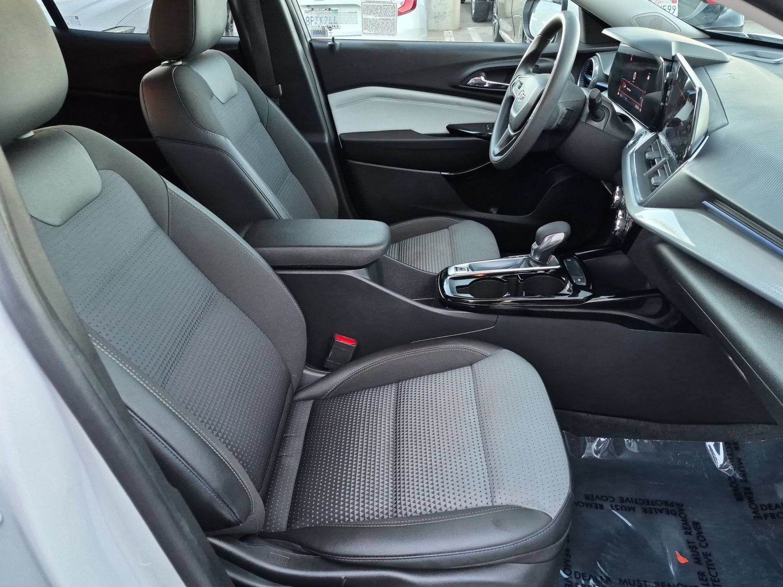 Used 2024 Chevrolet Trax LT FWD image 27