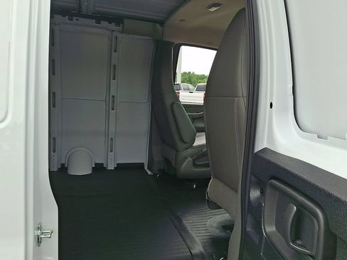 New 2026 GMC Savana 3500 w/ Driver Convenience Package RWD image 5